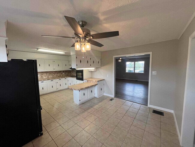 Building Photo - 16316 Granada Pl