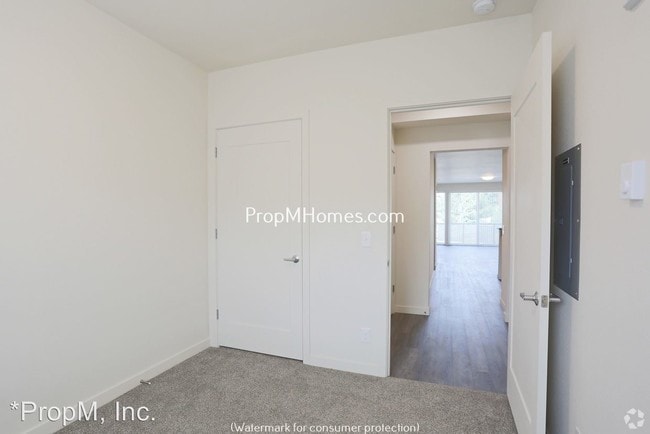 Interior Photo - The Hollywood 8