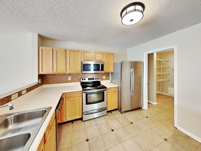 Foto del edificio - 2326 Collins Way