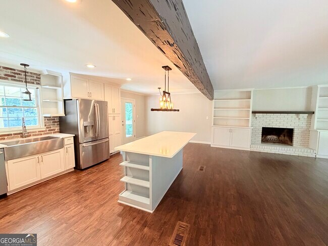 Building Photo - 295 Redwood Dr