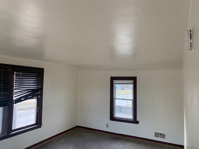 Foto del edificio - 92 Upton Ave