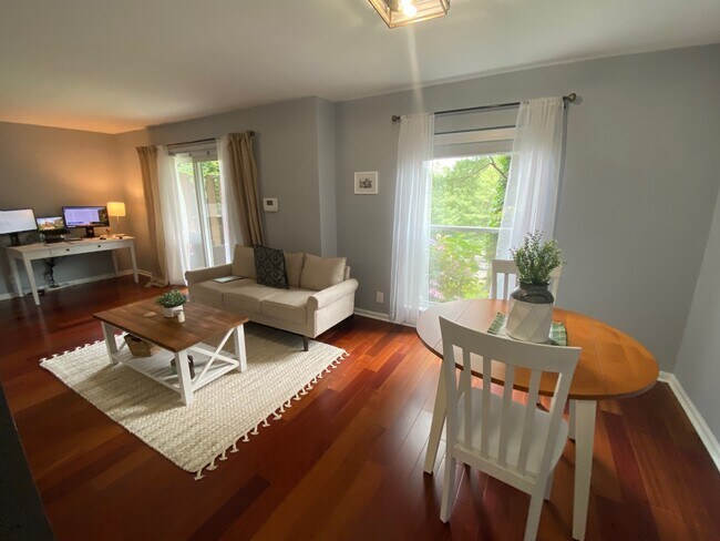 Foto del edificio - 408 Summit Ridge Pl