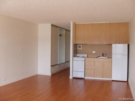 Building Photo - 747 Amana St