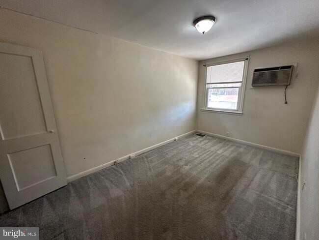 Foto del edificio - 5241 Ditman St
