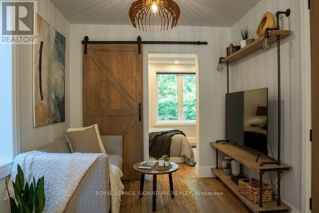 Photo du bâtiment - 166 Oakmount Rd