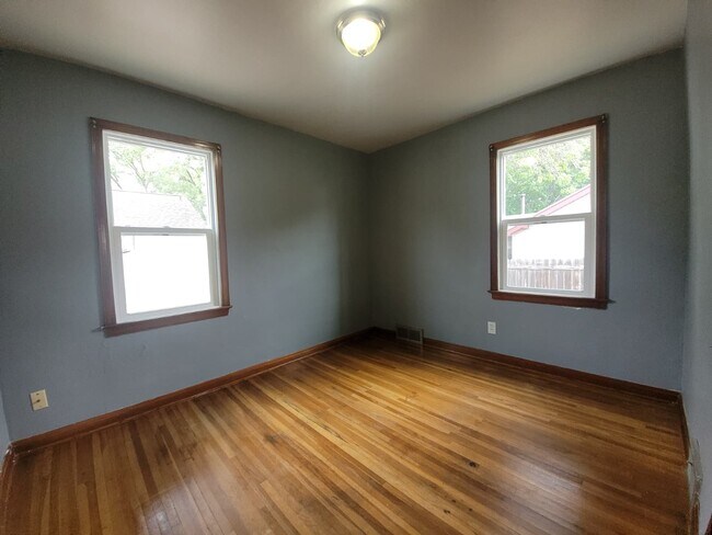 Foto del edificio - 3115 E Seedling Mile Rd