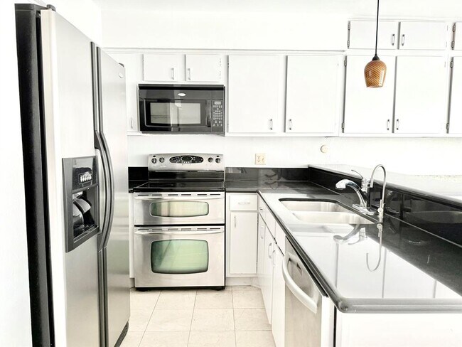 Foto del edificio - 11633 Village Pl Dr