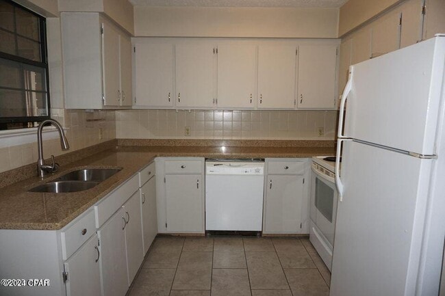 Building Photo - 208 Castile Cir