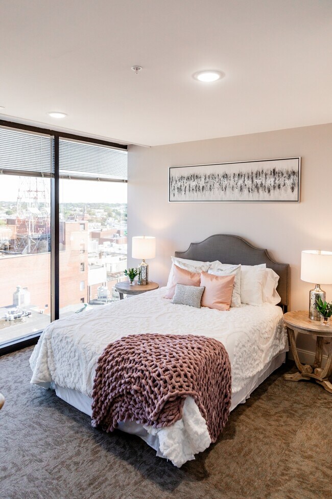 Foto del edificio - 250 KING Apartments