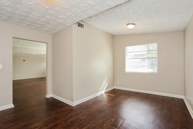 Building Photo - 8863 Yeoman Dr