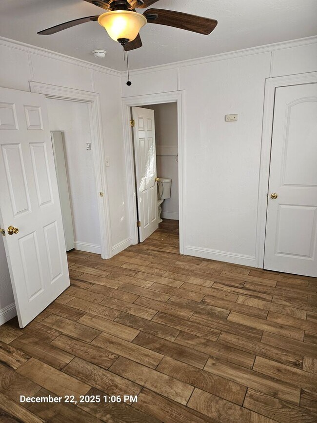 Foto del edificio - 527-537 E San Joaquin Ave