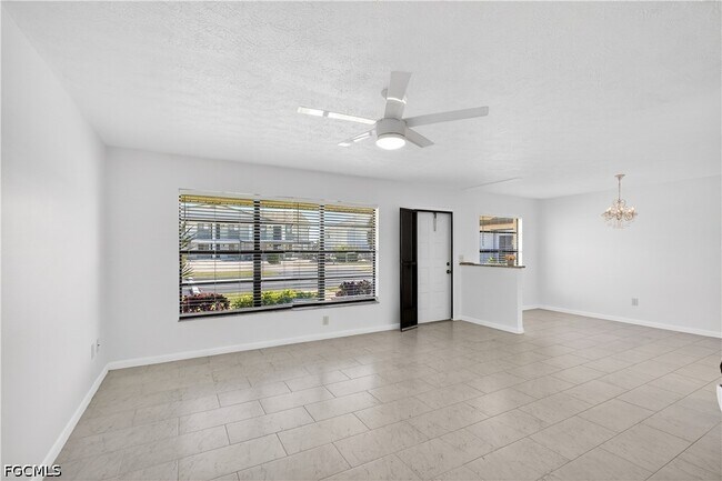 Building Photo - 3916 SE 11th Pl