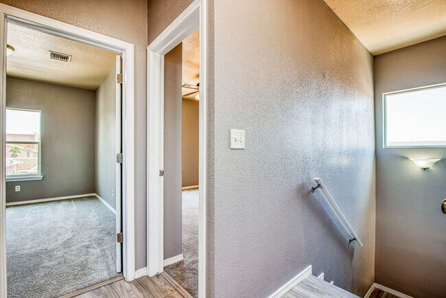 Foto del edificio - Beautiful house with 3 beds/2.5 baths near by Fortbliss