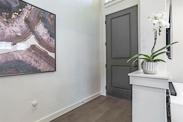 Building Photo - 568 Ballustrade Dr