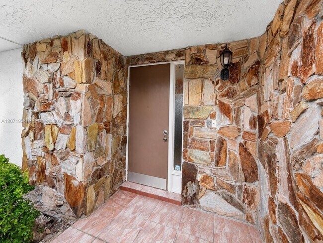 Foto del edificio - 8142 Silver Palm Ct
