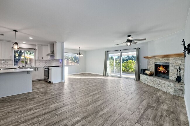 Building Photo - Great 4 Bedroom House, Perfect to call you...