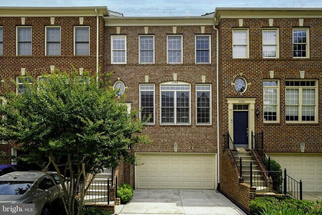 Foto del edificio - 1156 Regal Oak Dr