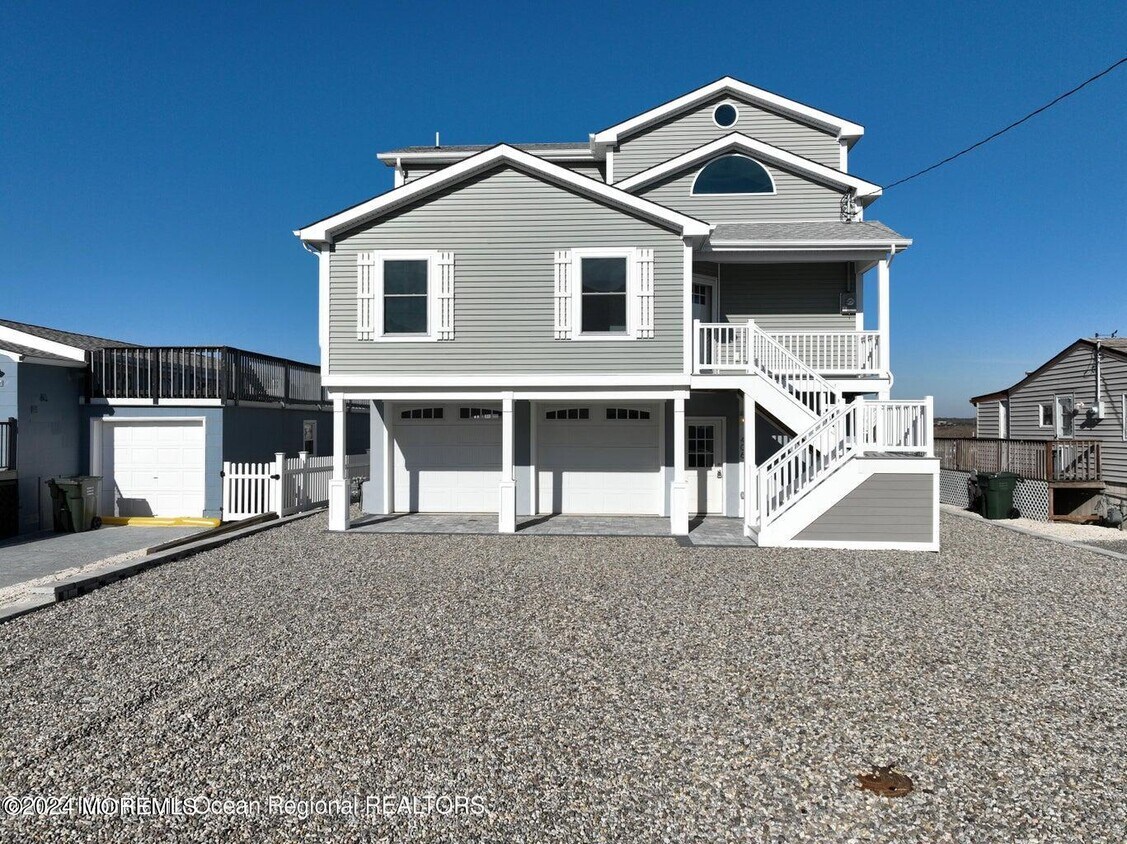 Primary Photo - 406 Kingfisher Rd