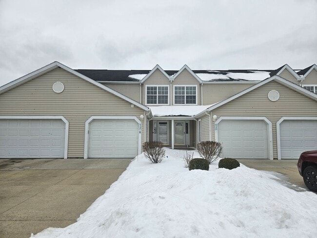 Foto del edificio - Streetsboro 2 Bedroom 2.5 Bath Condo