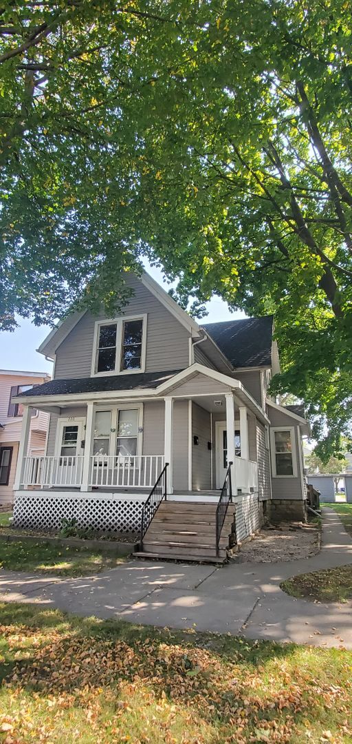 Foto del edificio - Lower 1 Bedroom Apartment