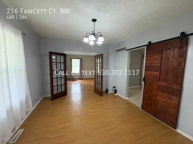 Foto del edificio - 216 Fawcett Ct NW
