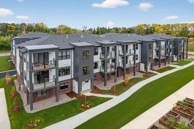 Building Photo - Amira Minnetonka & Amira Villas Minnetonka