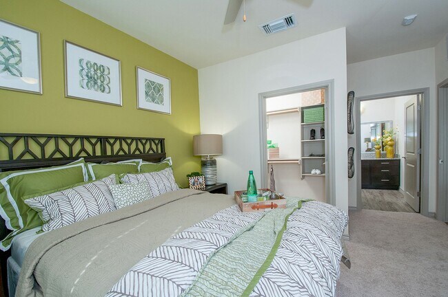 Foto del edificio - 13201 Legendary Dr