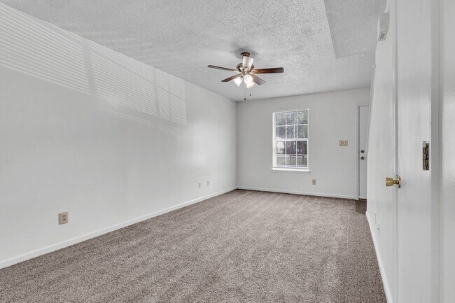 Foto del edificio - 289 State Line Rd