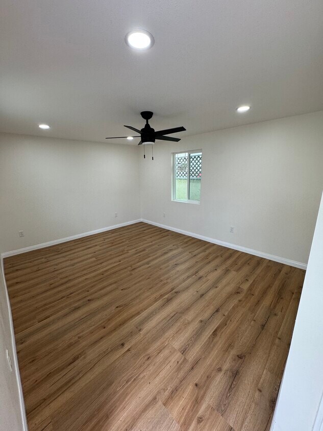 Foto principal - 833 Sartori Ave