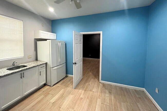 Building Photo - 3307 Ennis St