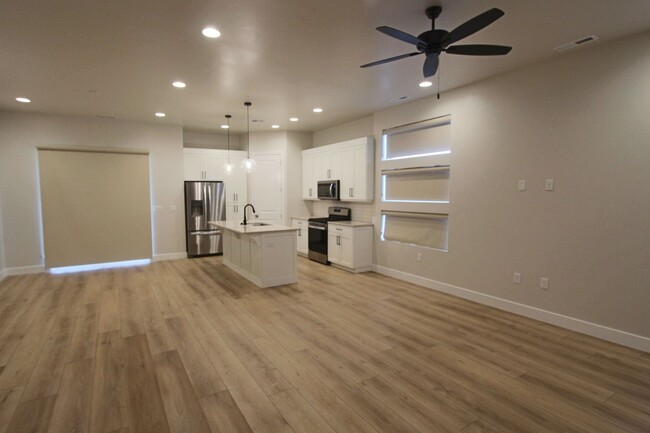 Foto del edificio - Like NEW 3 Bed Snowberry Dr!