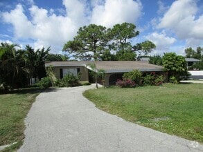 Building Photo - 4930 Victoria Dr