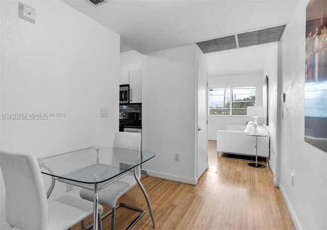 Foto del edificio - 3915 Meridian Ave