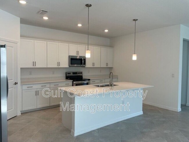 Foto del edificio - 17384 Luminous Ave