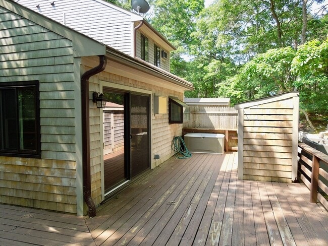 Building Photo - 27 Round House Rd