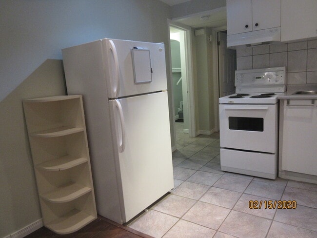 Building Photo - Beautiful 1 Bedroom Basement Unit in Prime Riverdale