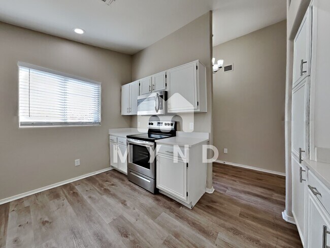 Building Photo - 7806 W Solano Dr