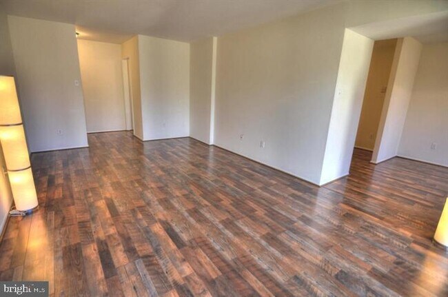 Building Photo - 2072 Royal Fern Ct