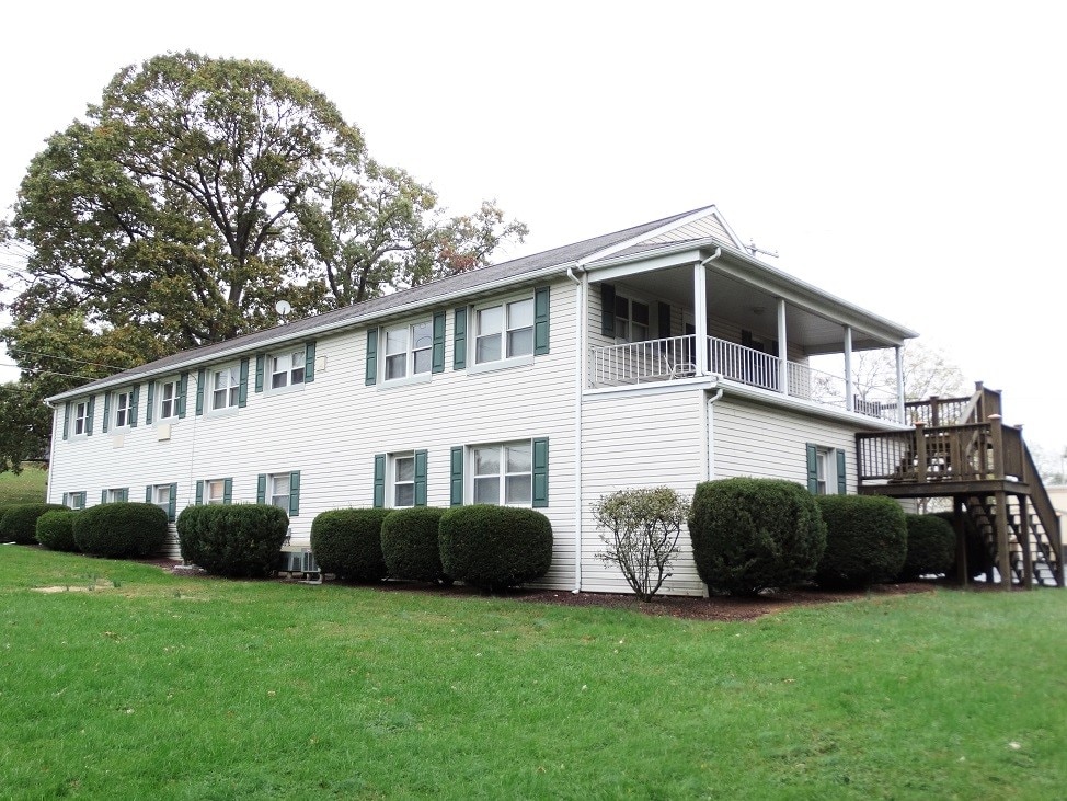 2 Lauber Rd Unit 2, Akron, PA 17501 Room for Rent in Akron, PA