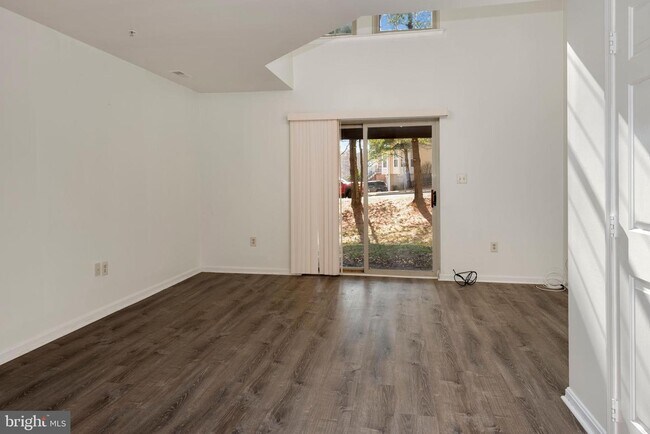 Building Photo - 43 Bank Spring Ct