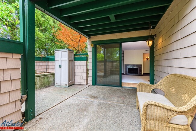 Building Photo - Pacific Terrace | Spacious Condo | Washer/Dryer In Unit