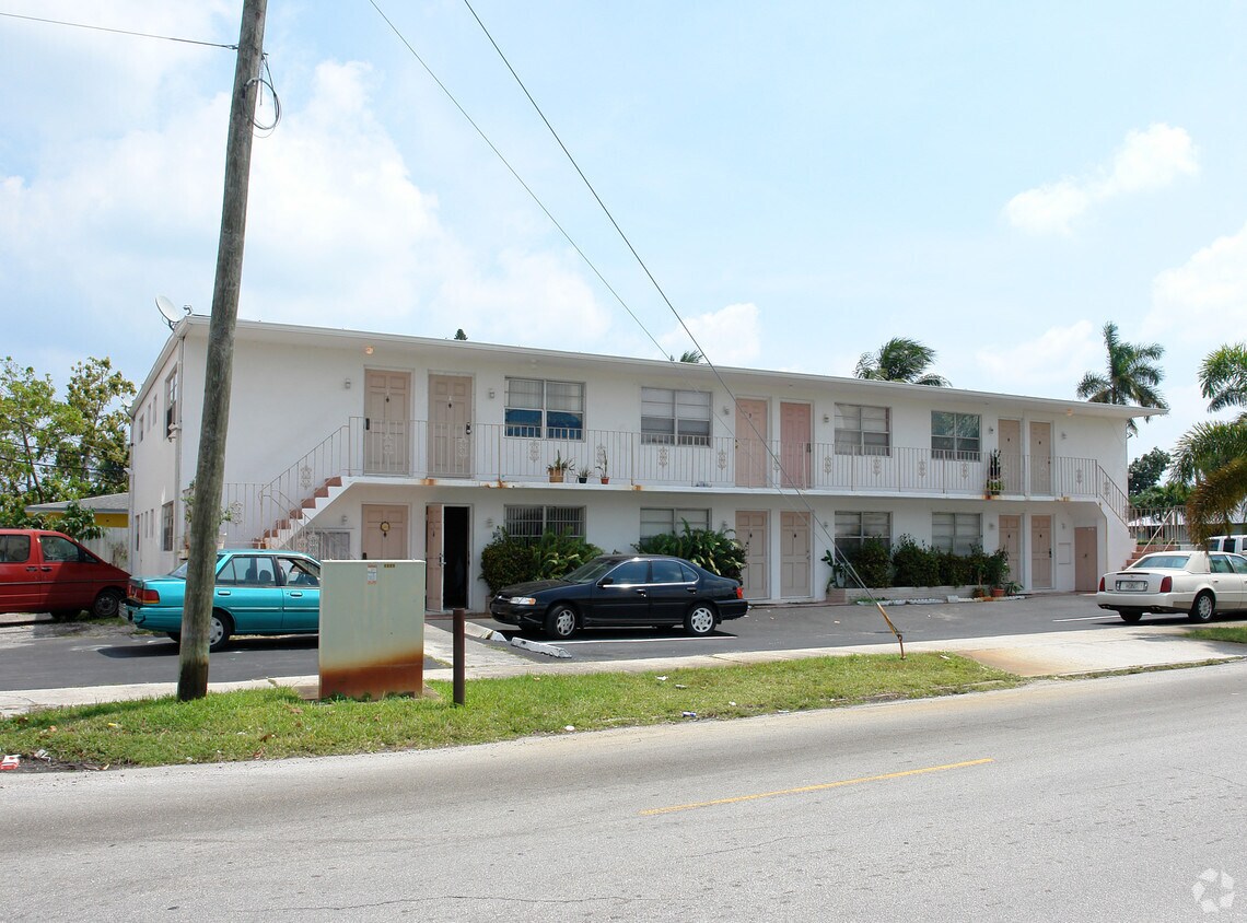 Primary Photo - Lingerlong Apartments