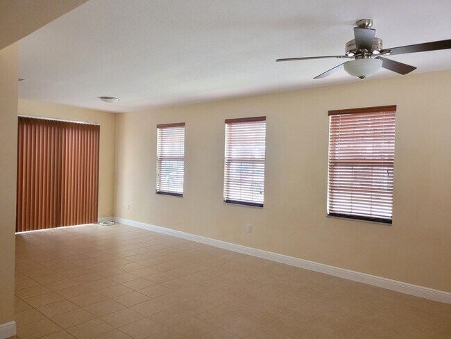 Foto del edificio - 1145 SW 147th Ter