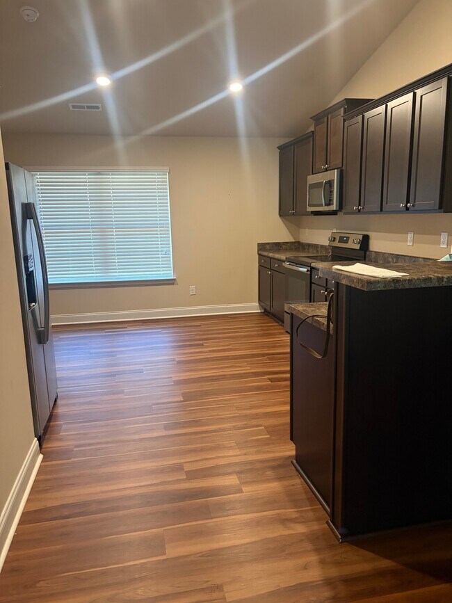 Foto del edificio - 102 Black Creek Way