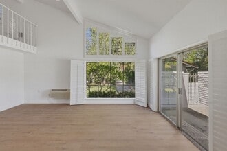 Building Photo - 2022 Via Mariposa E