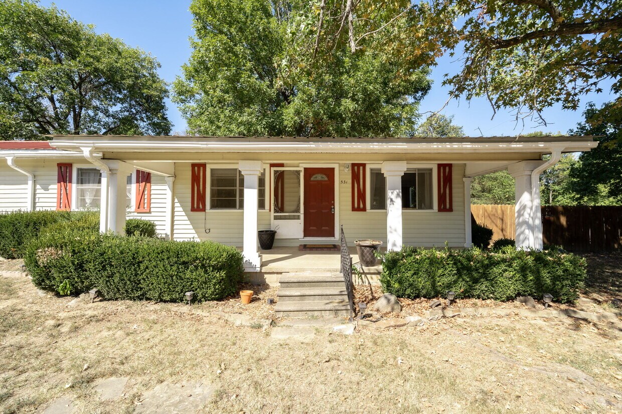 Primary Photo - 531 Fern St