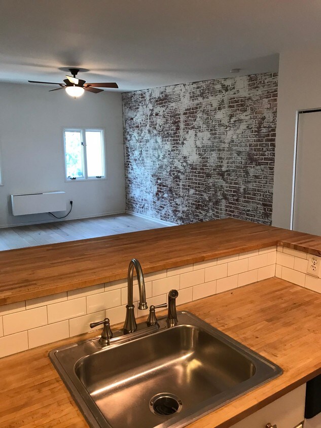 Primary Photo - 2110 South St