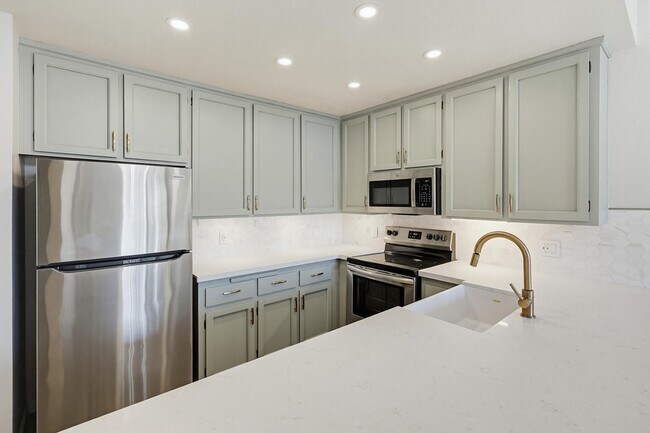 Foto del edificio - 270 Dahlia Ave