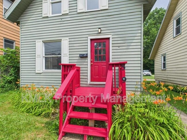 Building Photo - 529 Gage St