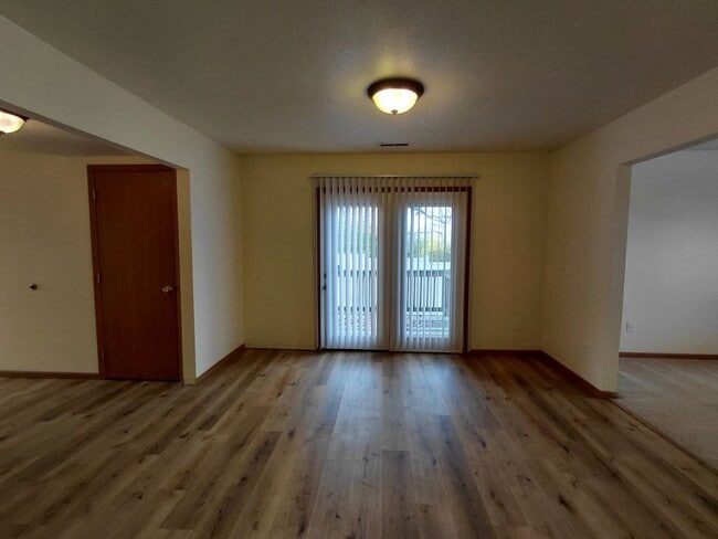 Building Photo - 22650 Hollow Oak Ln